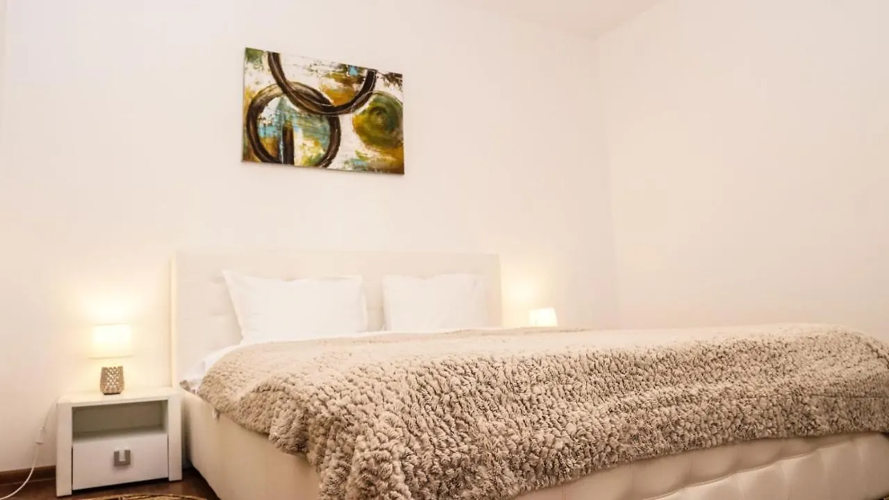 Tracia By Pipera Lake Apts. Bucharest
